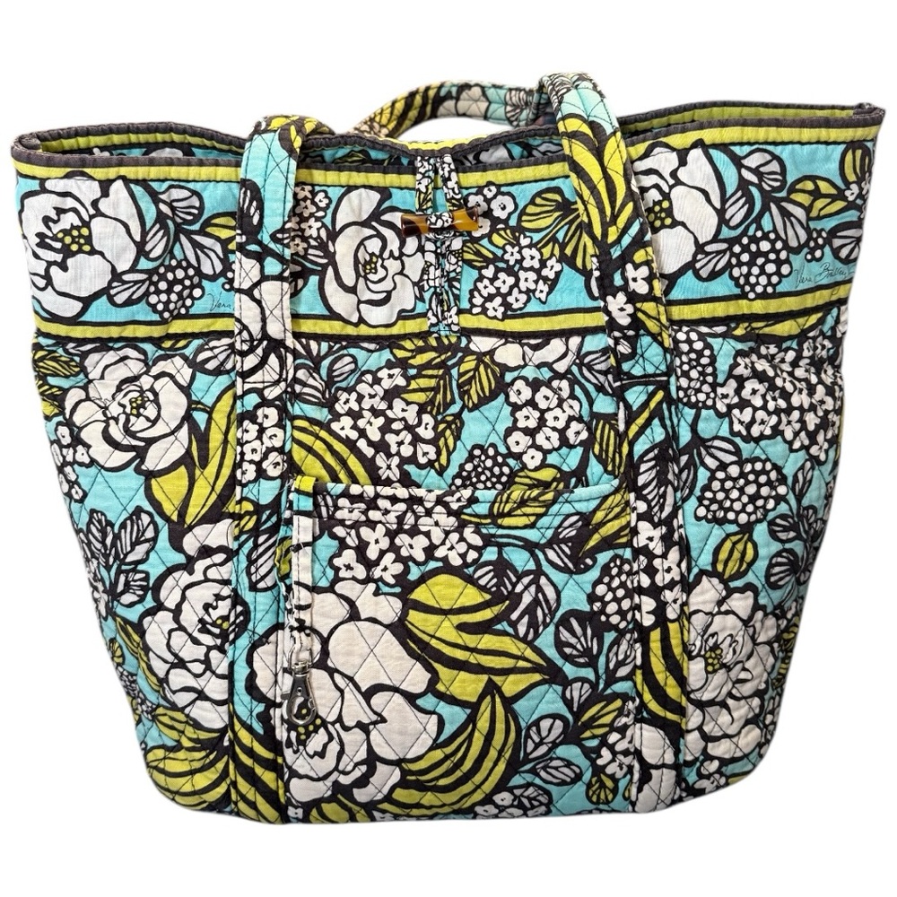 Vera Bradley Island Blooms Vera Tote Toggle closure